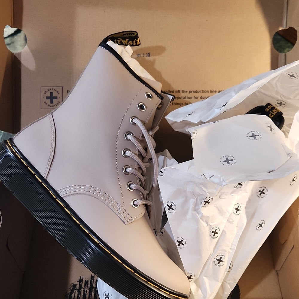 Dr. Martens Women's Taupe Combat Boots.    Size 7 US